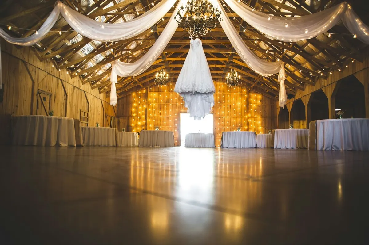 Une grange aménagée pour un mariage